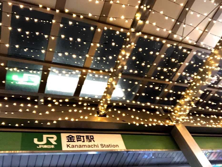 JR金町駅のバス乗り場天井