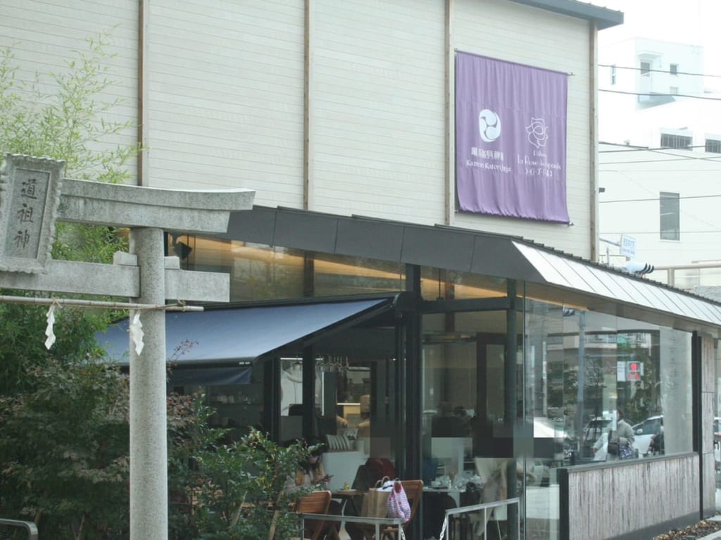 半分見えているあれはもしかして鳥居？ないどういうこと？