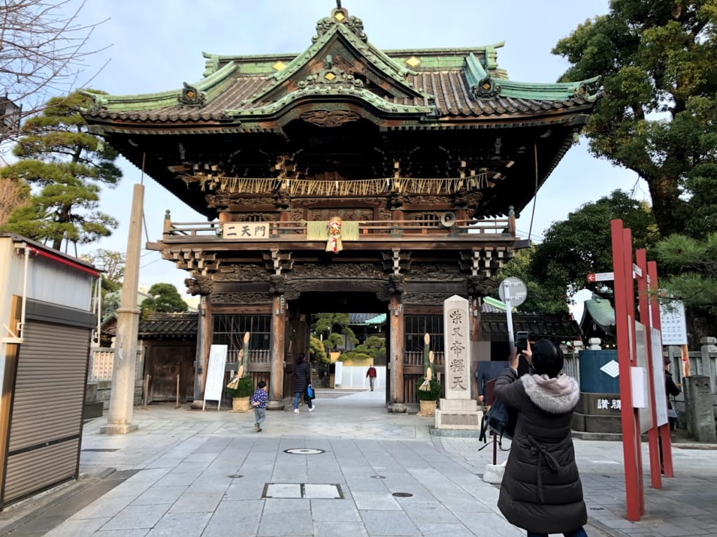 お正月を迎える帝釈天の二天門