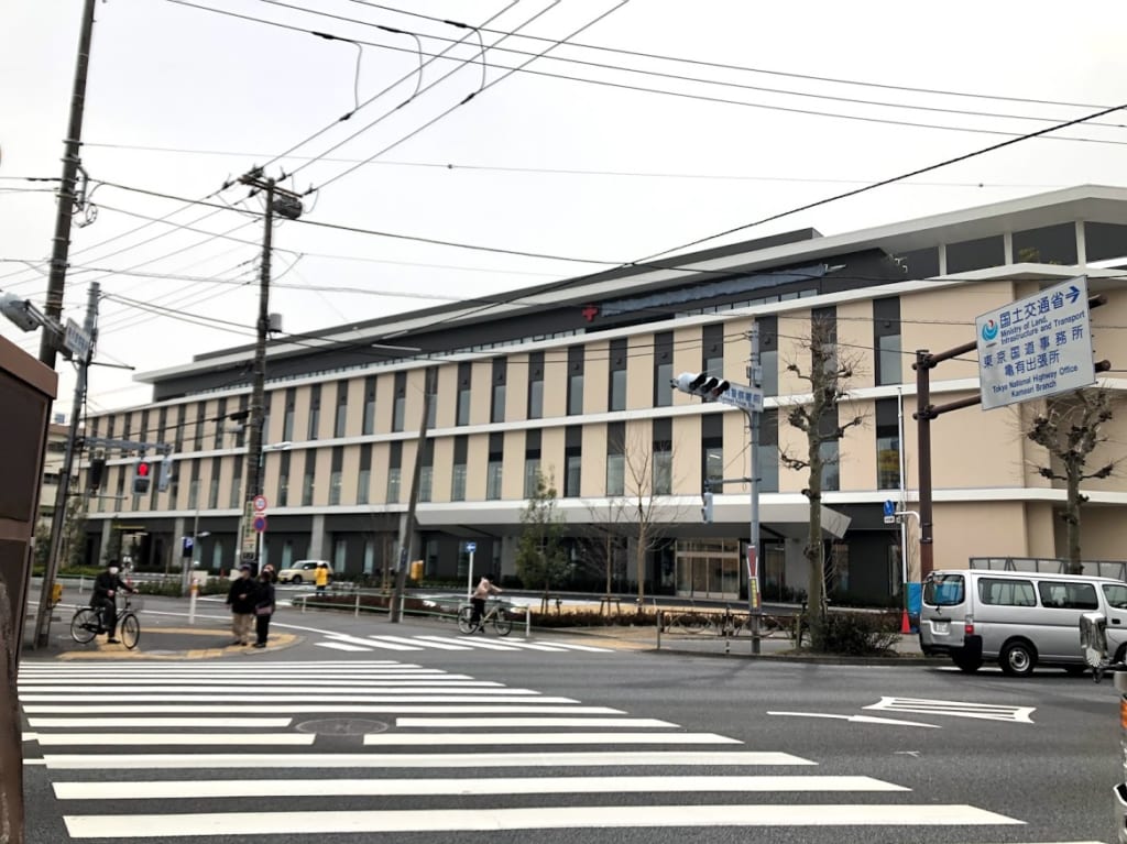 新宿でオープンを待つばかりの母子日赤建物