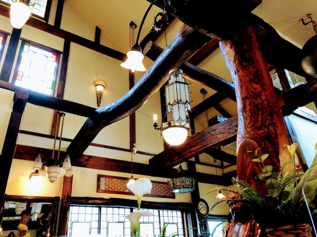 店内には様々な形のランプがいっぱい