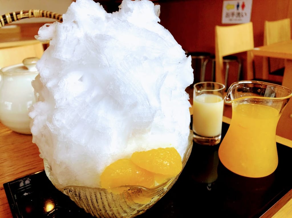 氷の白い輝きがまぶしい一杯