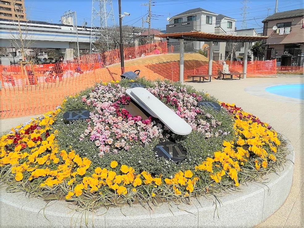 鎌倉公園南側のシンボル「花時計」