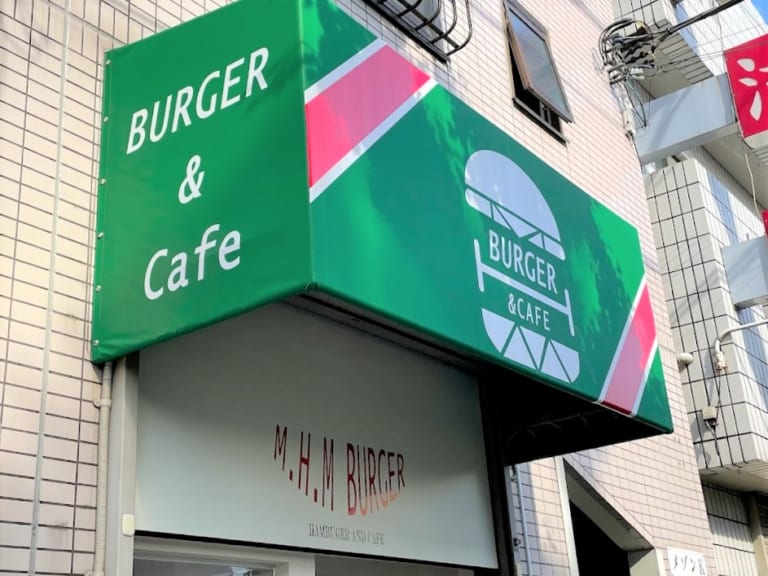 M.H.M BURGERのポップなグリーンのテント