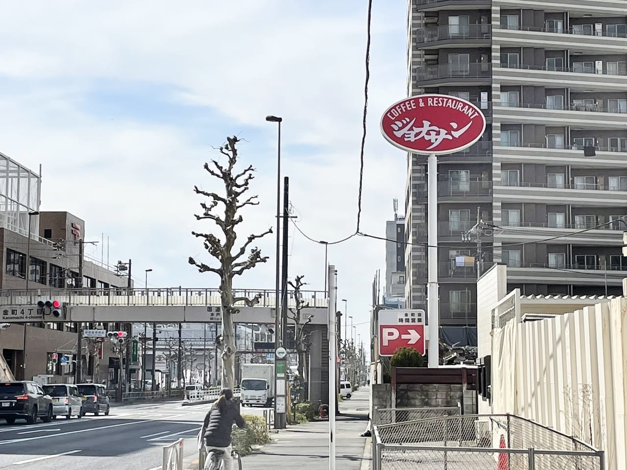 ジョナサン金町店の看板はそのままに…