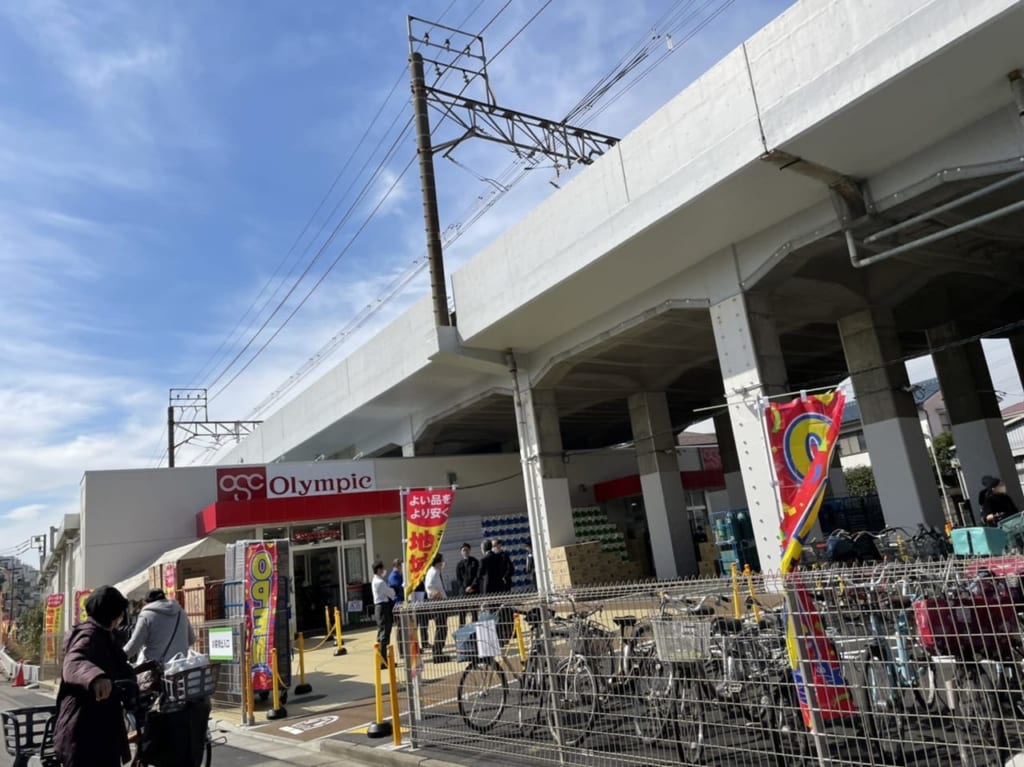 自転車がいっぱいの駐車場