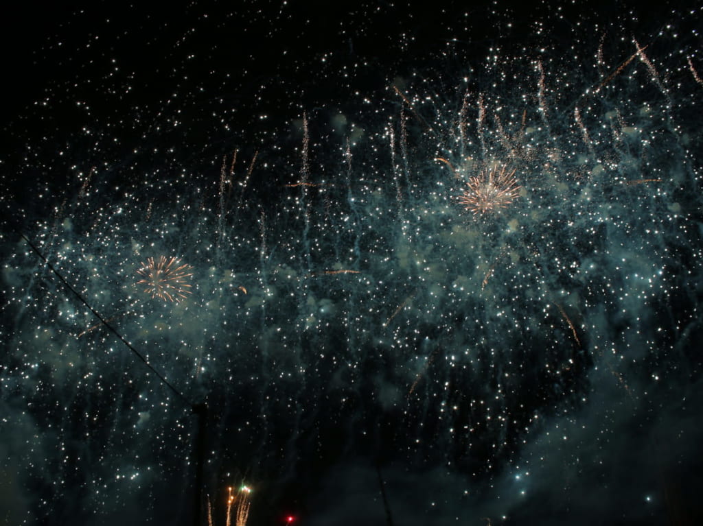夜空を彩る花火３