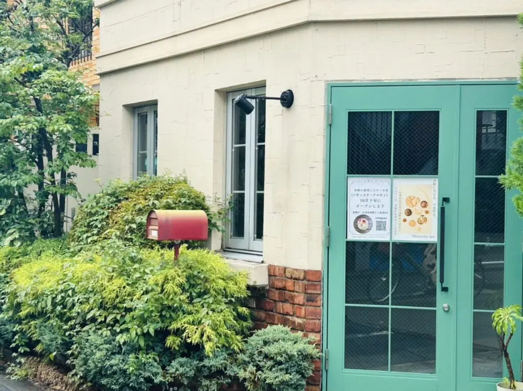 もと森パン店舗のドアに貼り紙発見