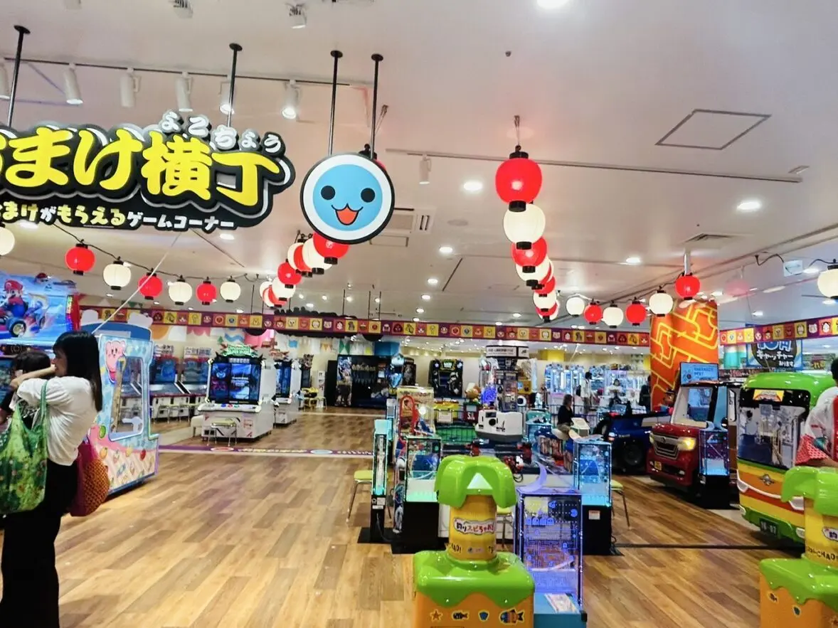 広いスペースに人気ゲーム機がずらり