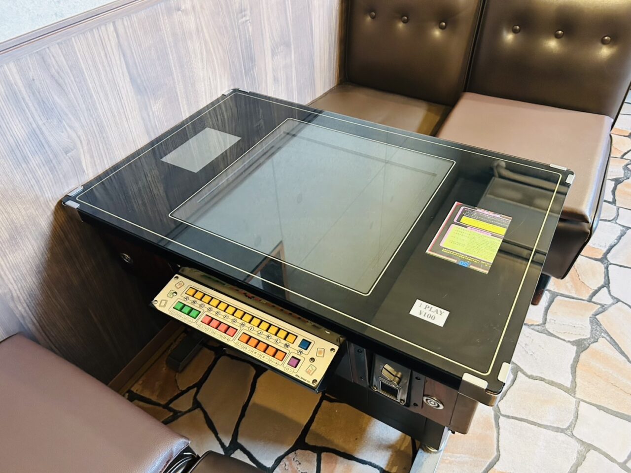 「純喫茶シャレード」の昔懐かしいゲーム台