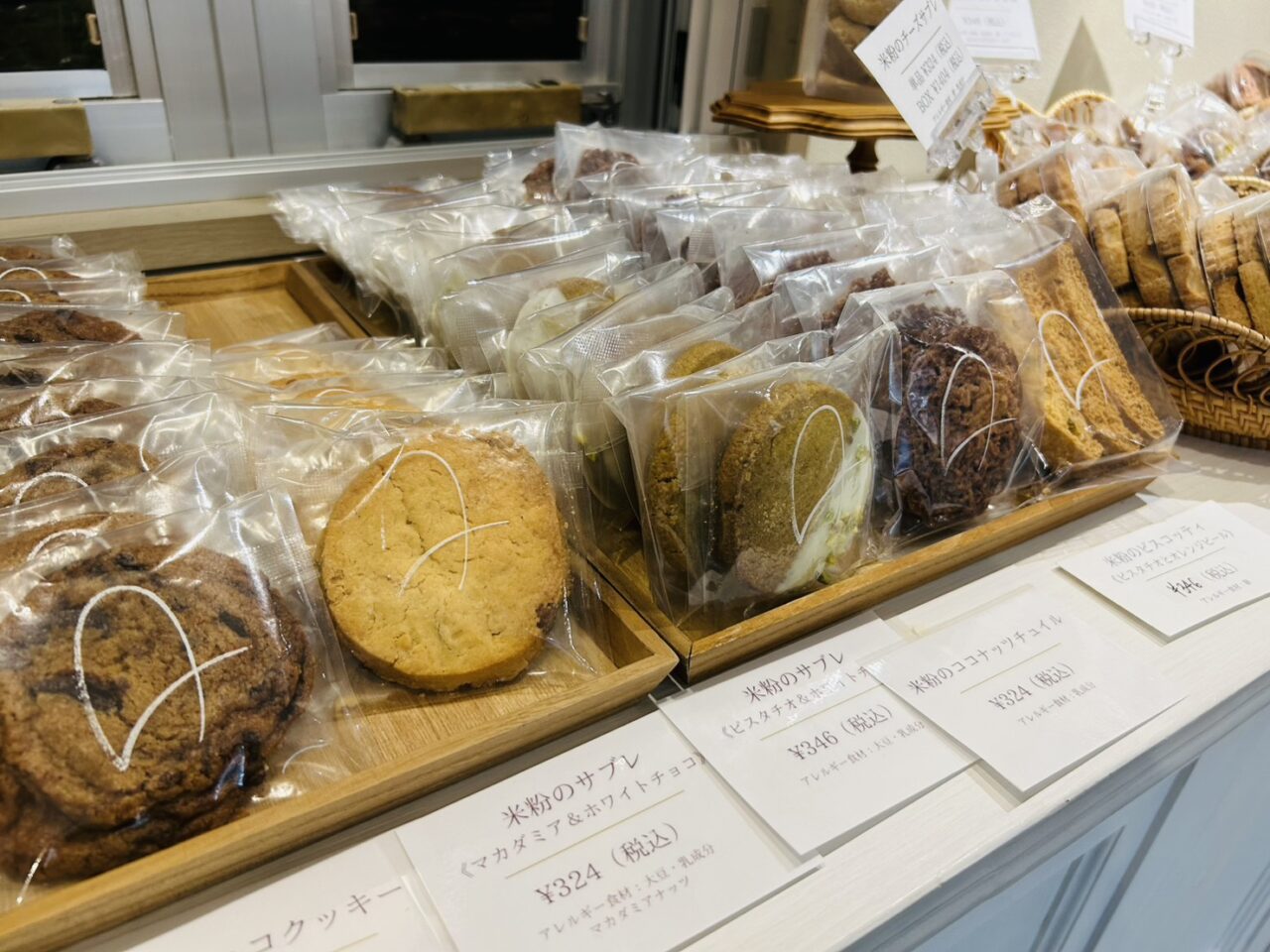 店内に並ぶ米粉オンリーの焼き菓子