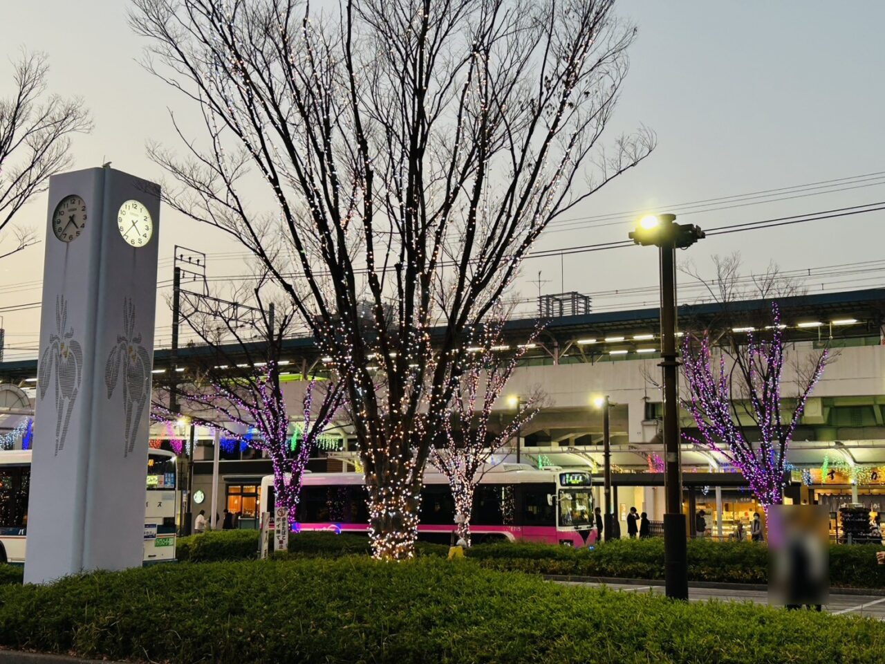 バス停中央のイルミネーション