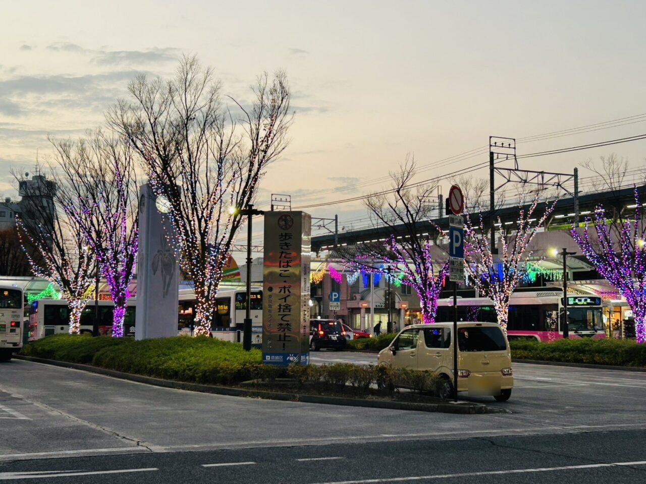 バスロータリー中央のイルミネーション