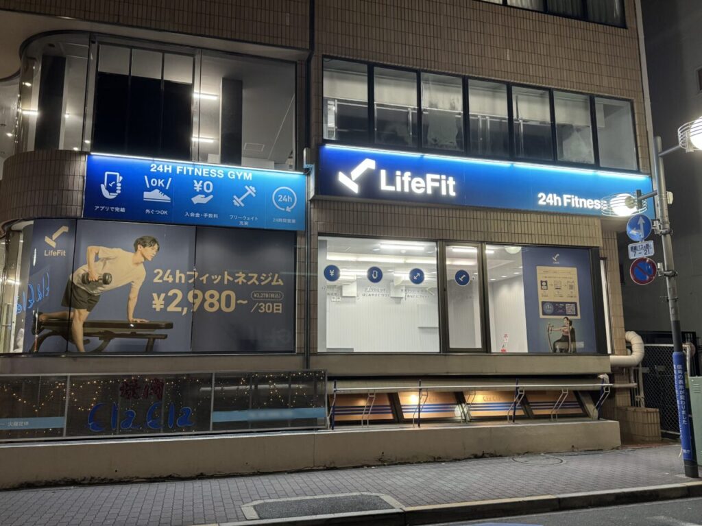 オープン準備中の「ライフフィット京成金町駅前店」店頭の様子