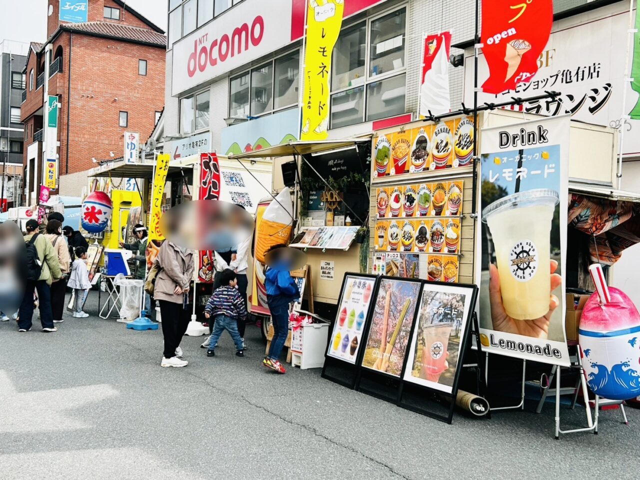 「かめありハレの日」に並ぶキッチンカー