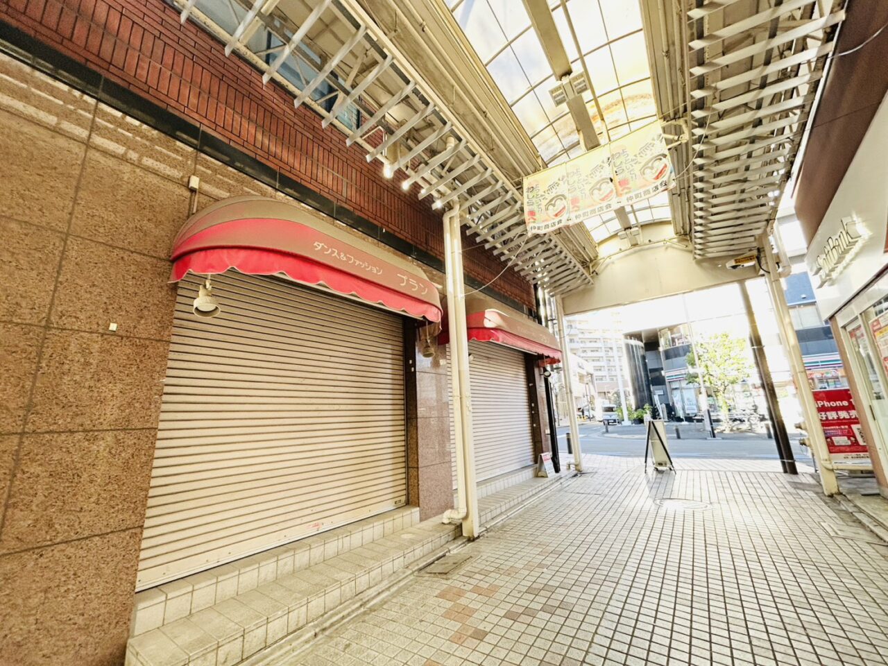 アーケード入り口のお店が閉店されていました