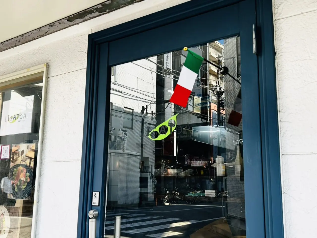 オープン準備中の「LISATOA」店頭の様子