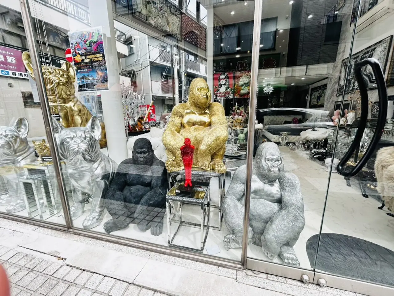 亀有ゆうろーど「MORAES MOVEIS」店頭の様子