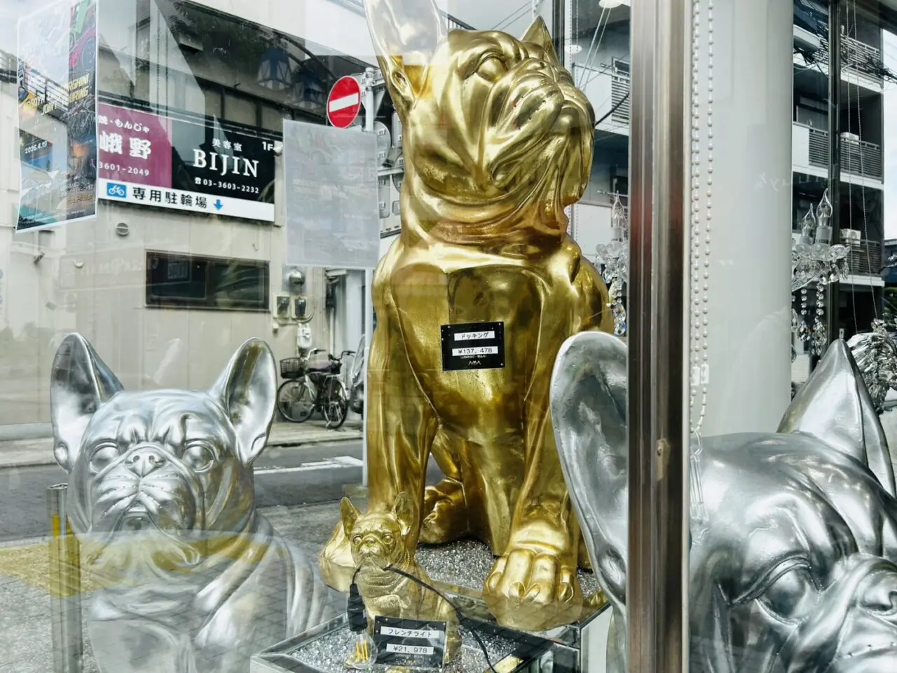 亀有ゆうろーど「MORAES MOVEIS」店頭の様子