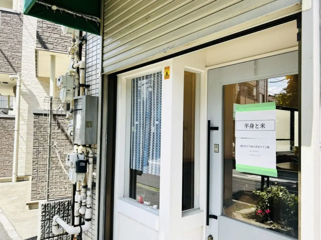 柴又街道もと「M.H.M BURGER」店頭の様子