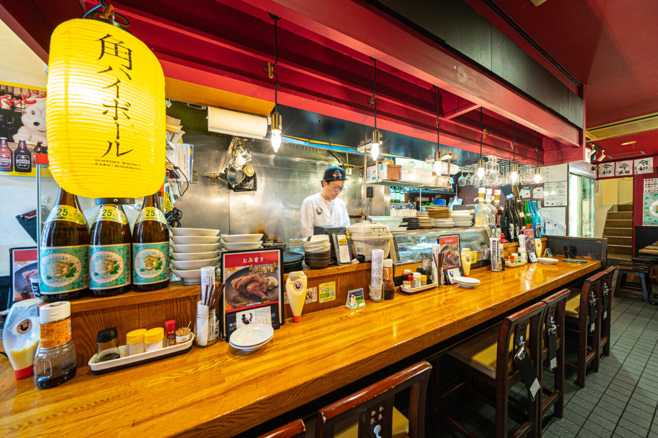 新小岩の居酒屋「トリサカバハイカラ」店内の様子