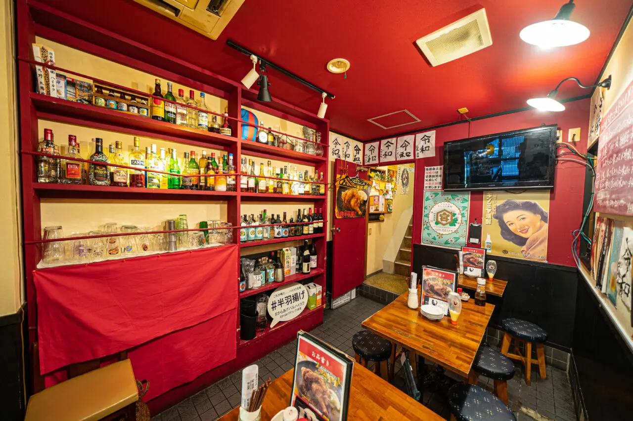 新小岩の居酒屋「トリサカバハイカラ」店内の様子