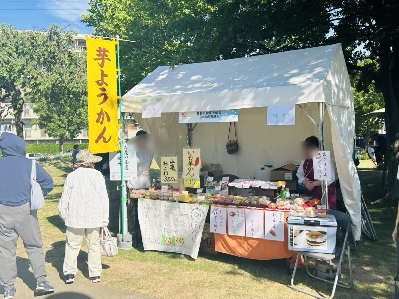 曳舟川親水公園休憩スペース前の出店テント