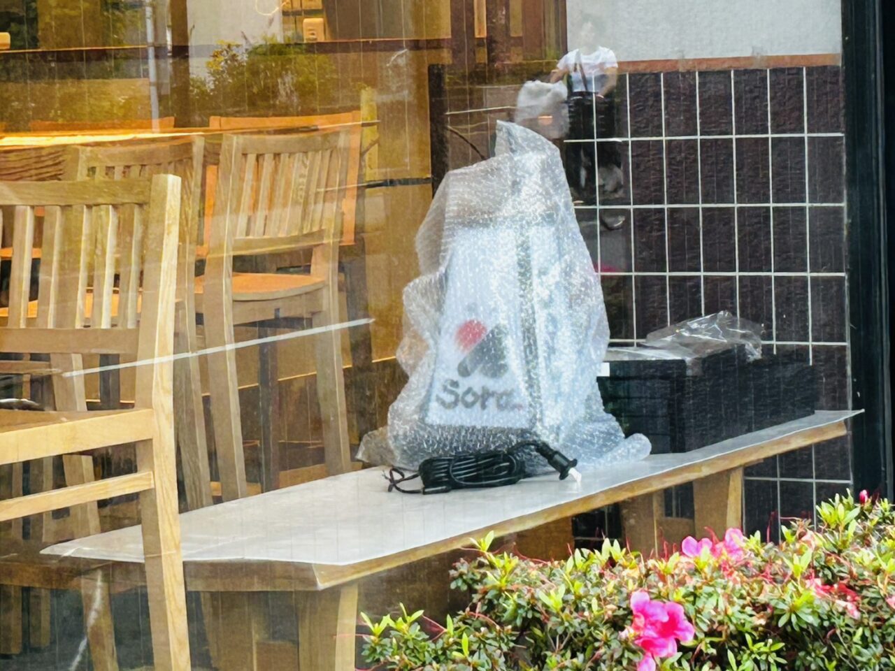 店内に置かれた「Sora」の提灯