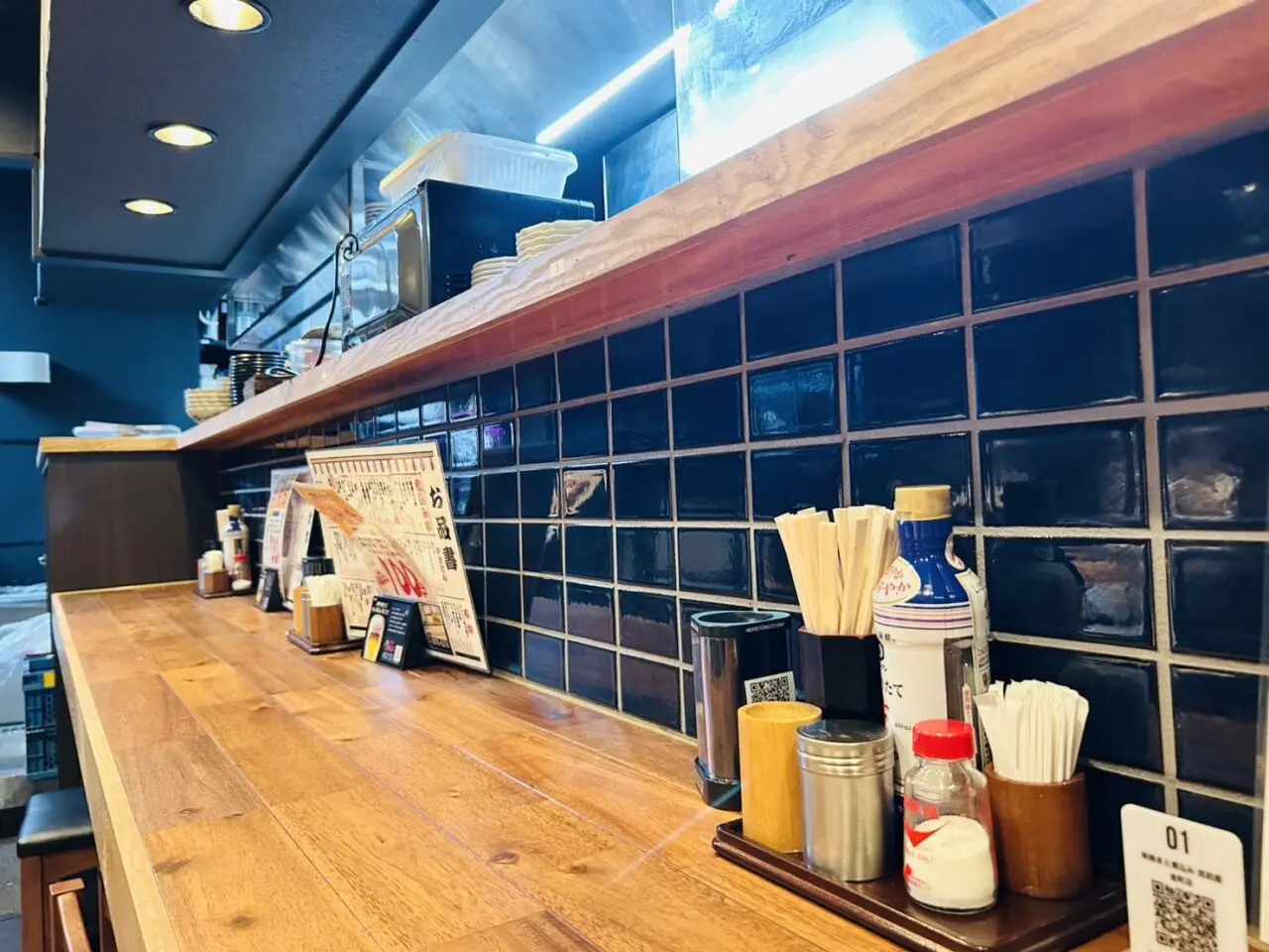 「筑前屋金町店」カウンターの様子