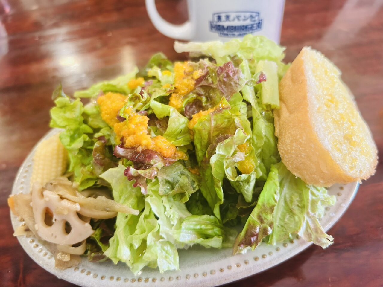 ランチセットのサラダはボリューム満点