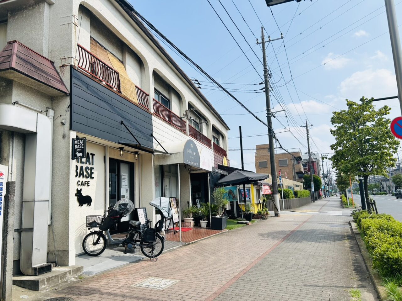 水元公園から理科大方面へ南下する通りの一画