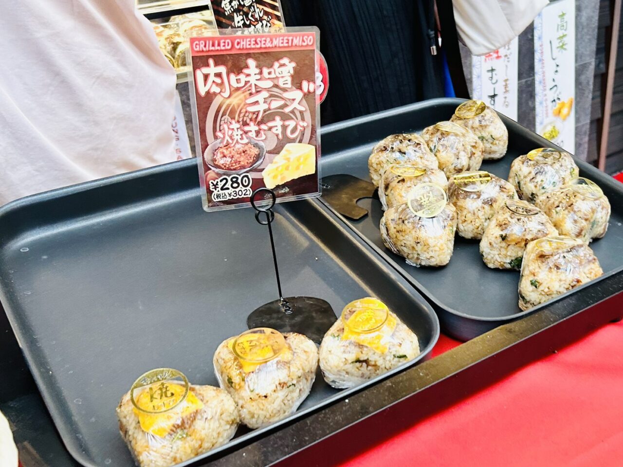 「ごちそう焼むすびおにまる」店頭の様子