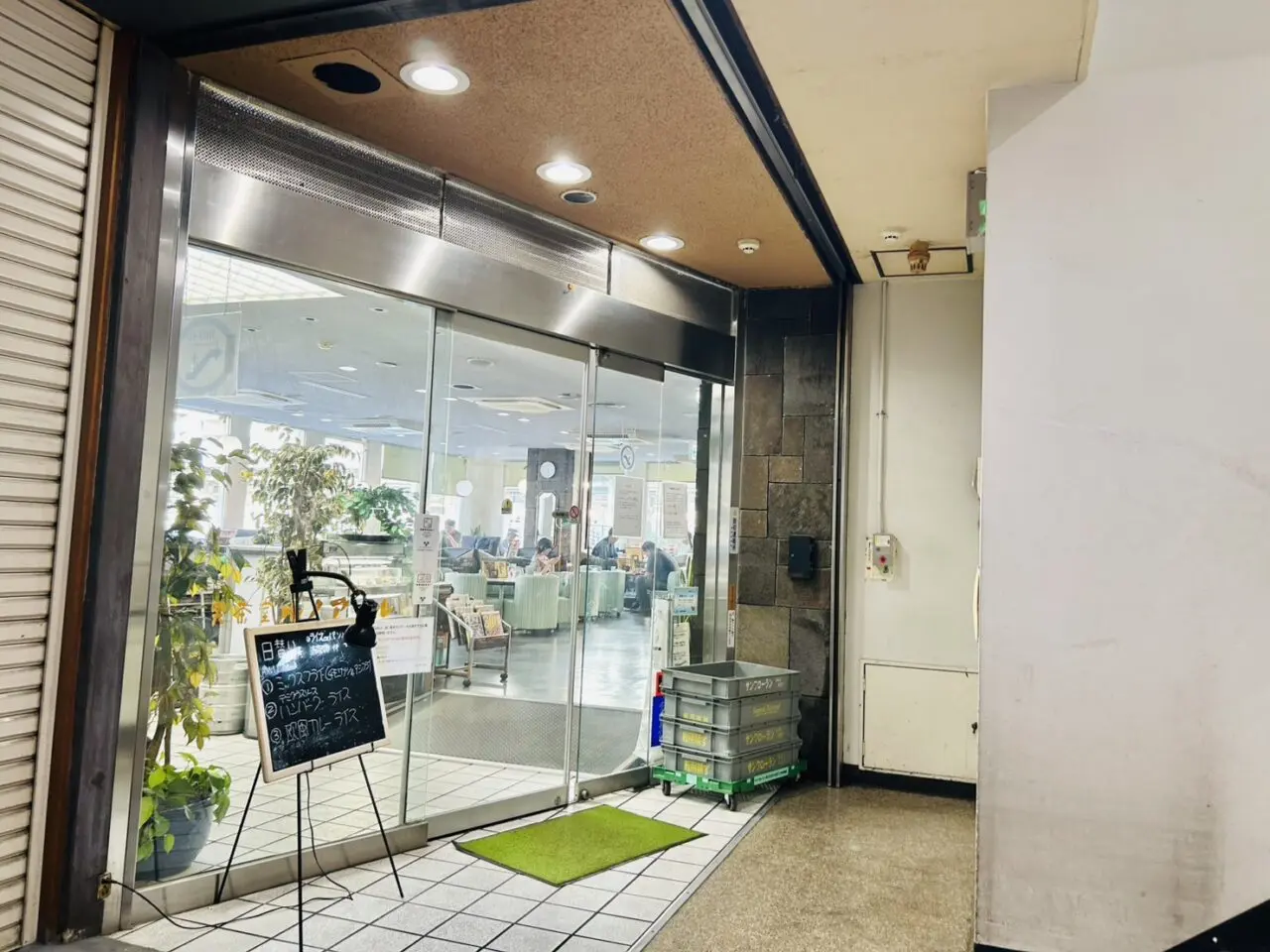 「ルノアール新小岩店」店舗入り口の様子