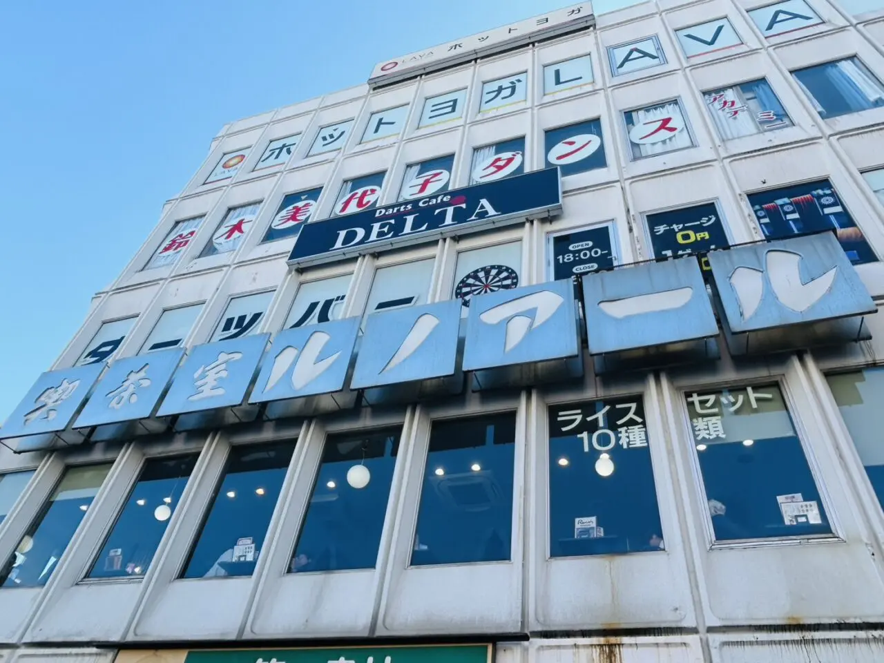「ルノアール新小岩店」の入るビルの様子