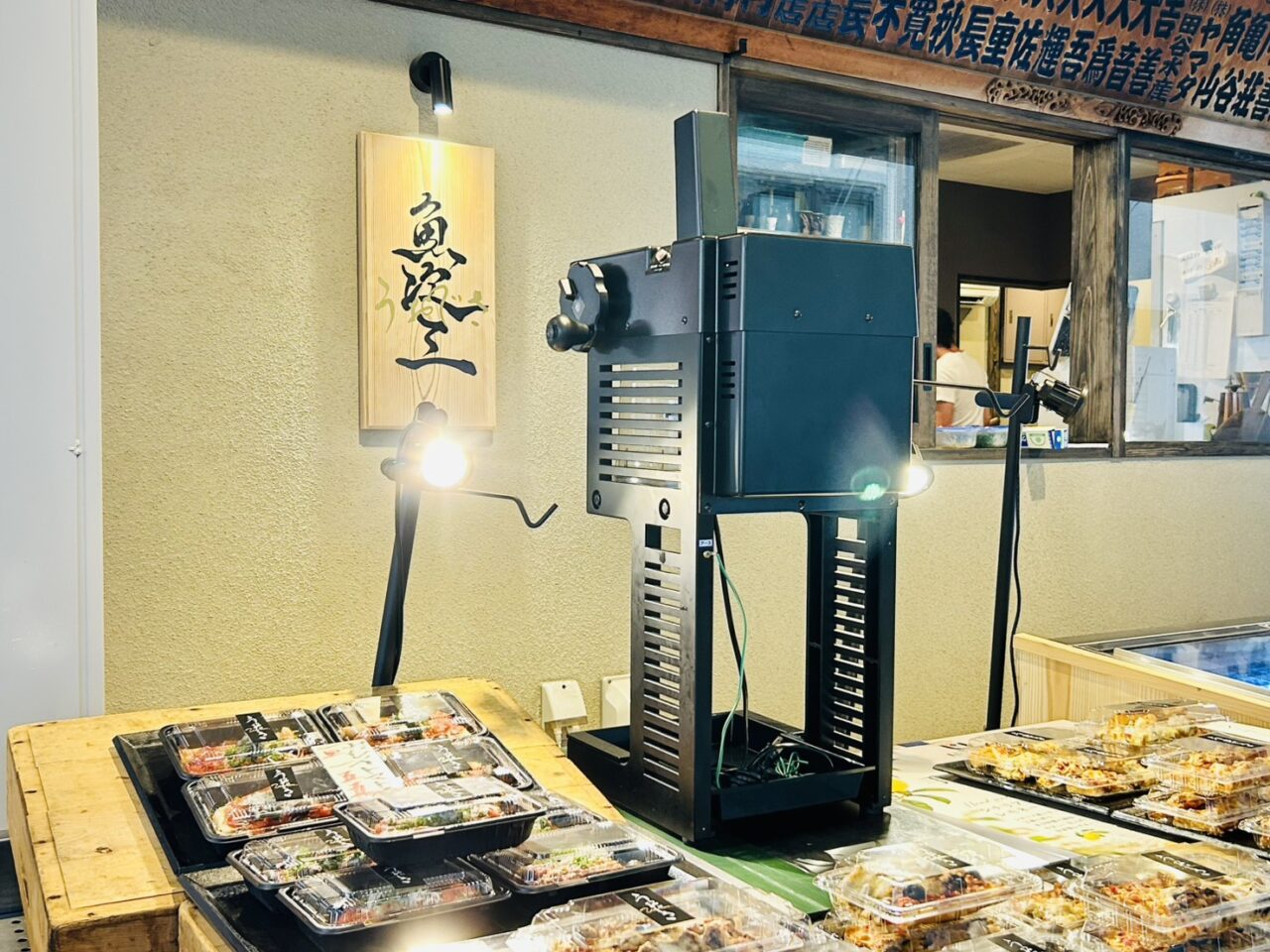 魚次三店頭のかき氷機
