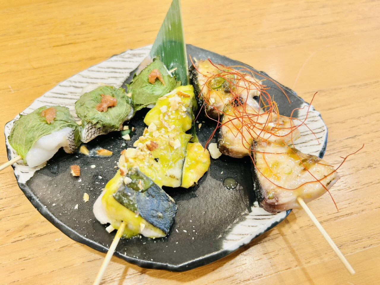「鮨と炭火かば」の魚串三本盛り